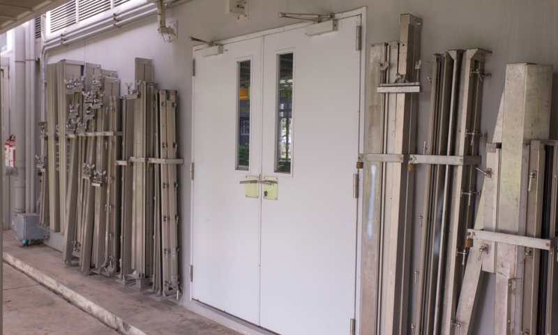 swing door